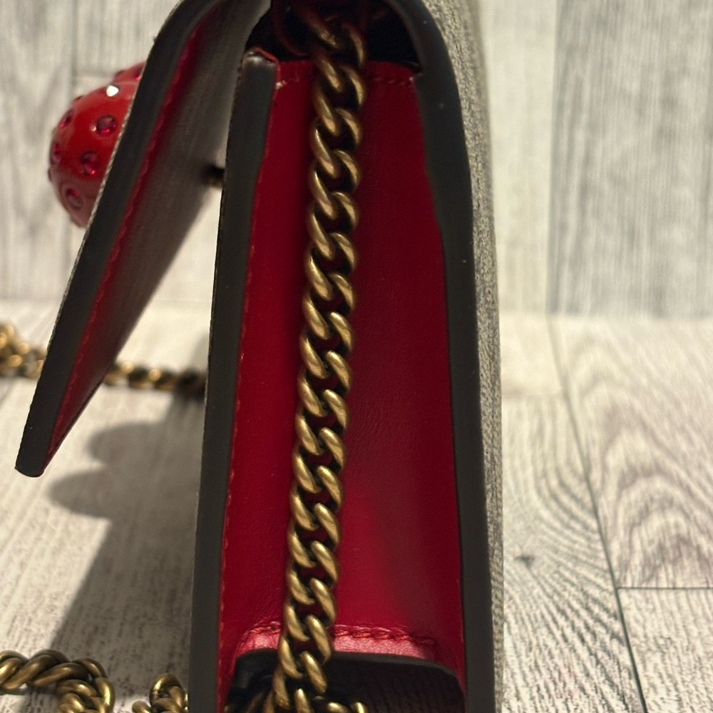 🍒 Authentic Gucci GG Supreme Mini Cheery Chain Bag 🍒 Valentine Bag - Picture 4 of 10